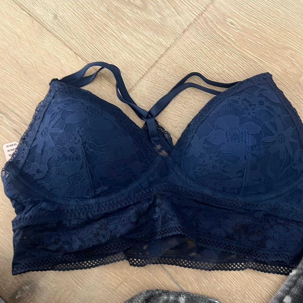 NWT Victoria Secret lace bra with padding size medium navy blue